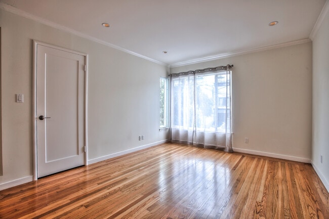 Building Photo - 134 28th St