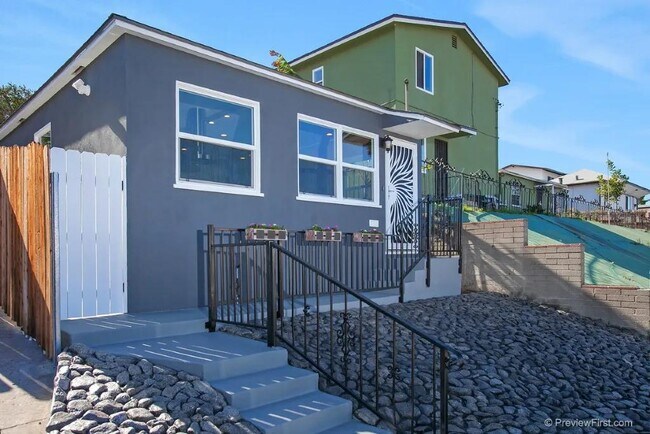 Foto del edificio - 3739 Ocean View Blvd