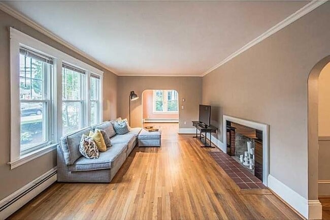 Foto del edificio - 99 Oak Hill Ave