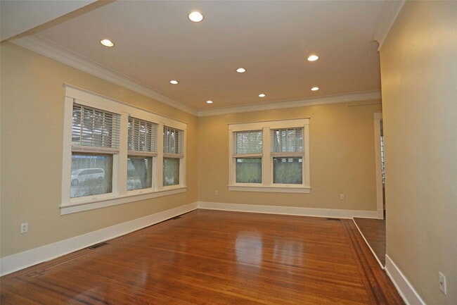 Photo - 614 W Alabama St Apartment