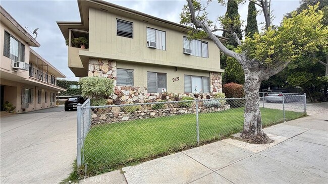 Foto del edificio - 919 N Orange Grove Ave