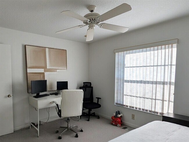 Foto del edificio - 5895 Autumn Lake Ln