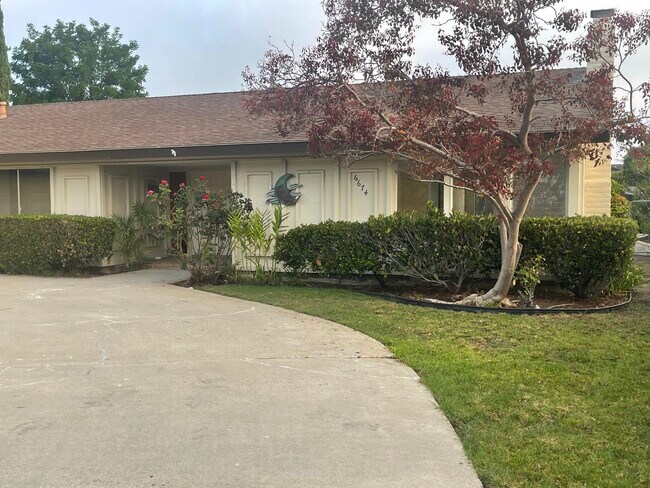 Building Photo - 6674 Murray Park Dr