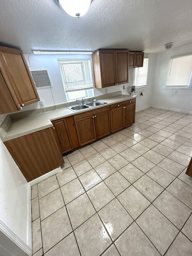 Foto del edificio - Charming 3-Bedroom Rental in Tavares!