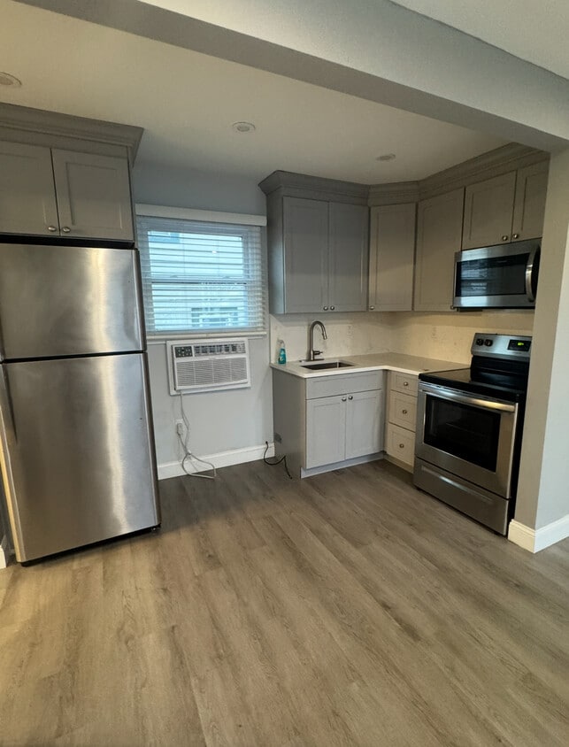 Primary Photo - 303 Sumner Ave