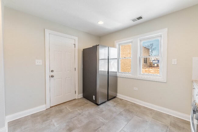 Building Photo - 2645 W Huron St