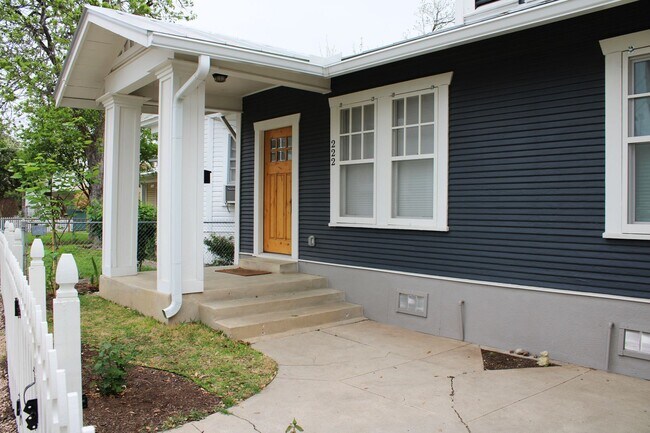 Foto del edificio - TASTEFUL RENOVATION IN KING WILLIAM