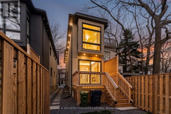 Photo du bâtiment - 230 Willow Ave