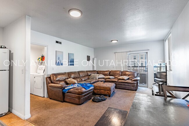 Building Photo - 898 E 700 N