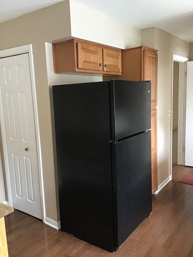 Building Photo - 8007 Monaldi Dr