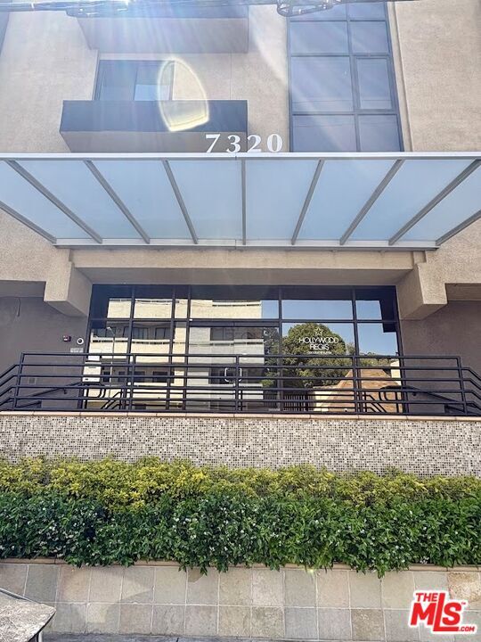 Foto del edificio - 7320 Hawthorn Ave