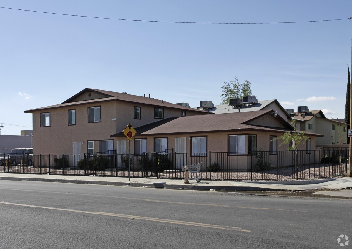 Primary Photo - 448 E Avenue Q