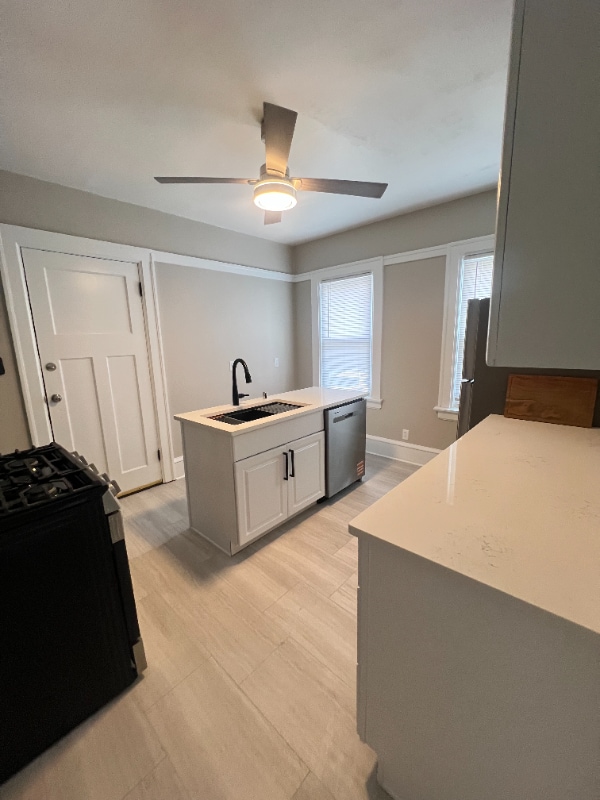 Building Photo - 319 E Montana St