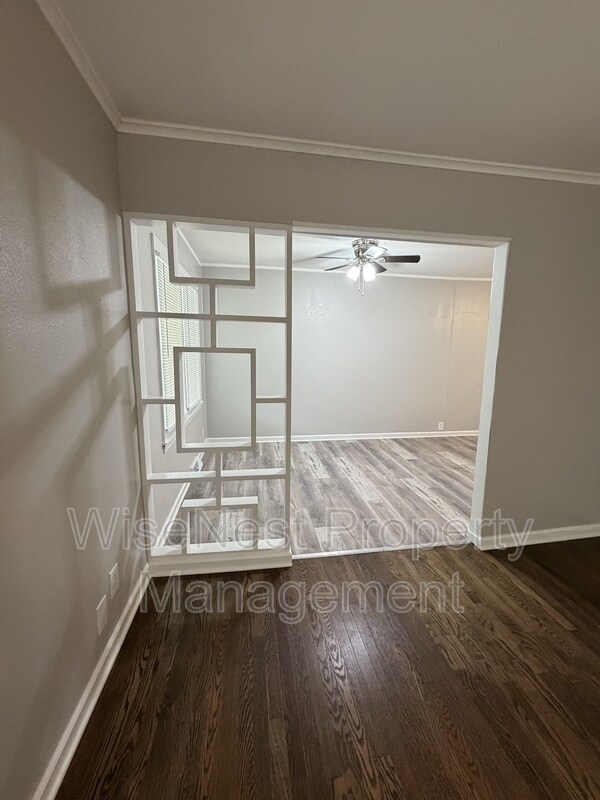 Building Photo - 2725 N 47th Terrace