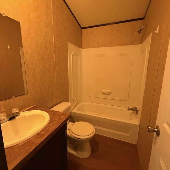 Building Photo - 815 W 40th St