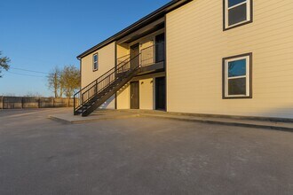 Building Photo - 1421 Kingston Dr