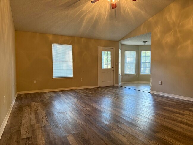 Foto del edificio - 192 Mary Ln