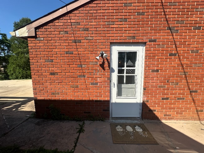 Building Photo - 5388 Chapmans Rd