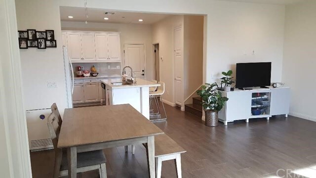 Foto del edificio - 2478 Sanabria Ln