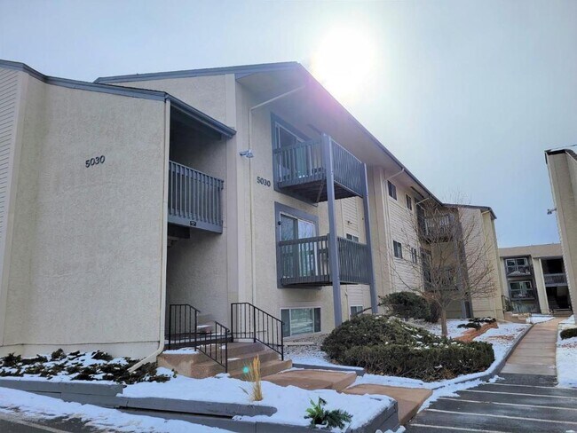 Foto del edificio - 5030 El Camino Dr