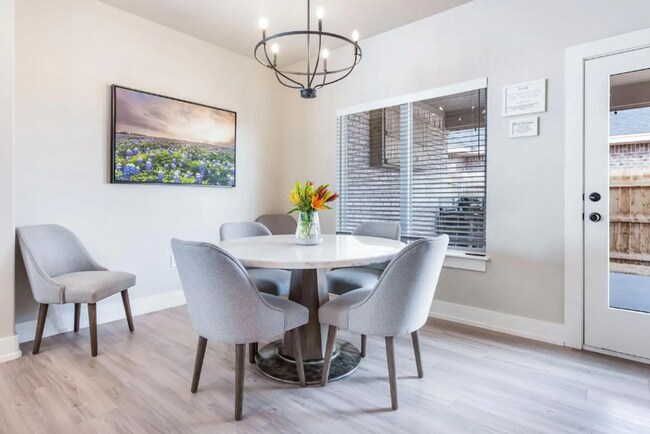 Foto del edificio - Elegant Home in Northwest Lubbock - Frensh...