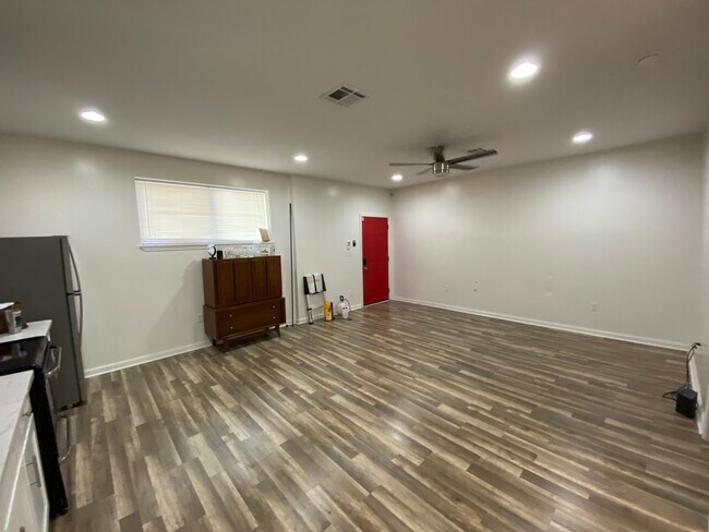 Living - 1836 Lapeyrouse St