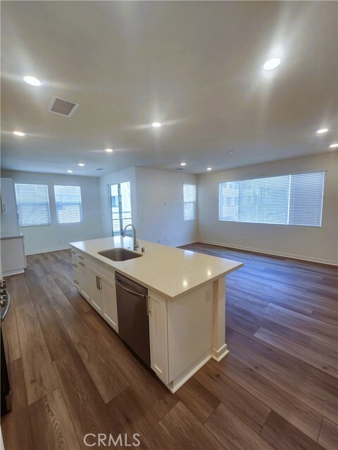 Building Photo - 2951 W Lincoln Ave
