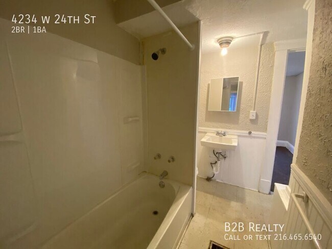 Building Photo - Charming Two-Bedroom Multi-Family Home wit...
