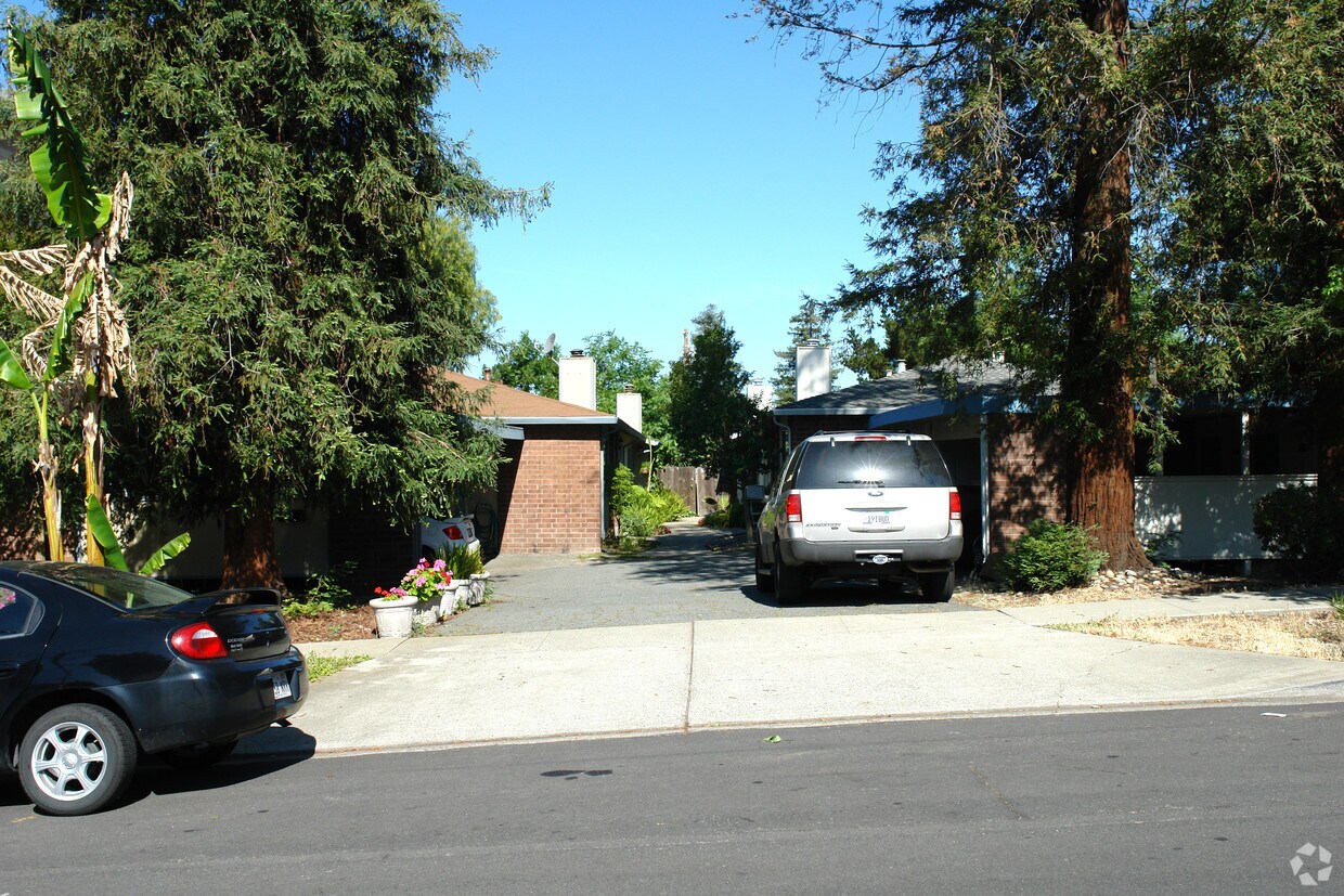 Primary Photo - 2121 California St