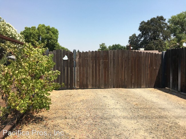 Building Photo - 3 br, 1 bath House - 5531 Cypress Ave.
