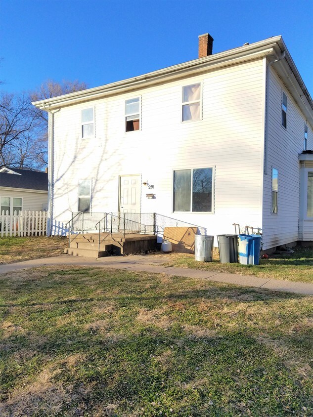 Primary Photo - 916 Avenue C