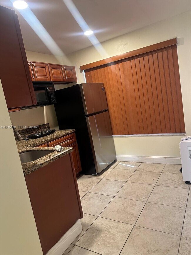 Foto del edificio - 1360 NE 144th St