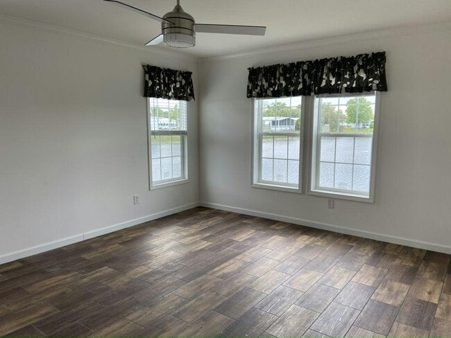 Building Photo - 557 Bimini Cay Cir