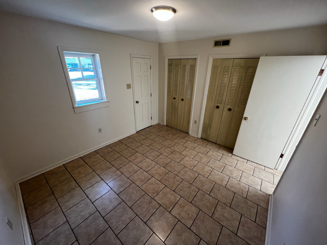 Building Photo - 143 Mountain View Dr SW