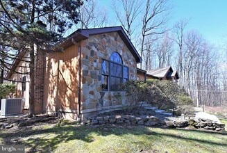 Building Photo - 306 Cedar Hill Rd