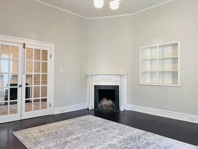 Building Photo - Charming home, gourmet kitchen, and large backyard in Oxford