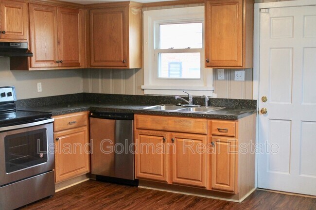 Building Photo - 2425 Juniper St