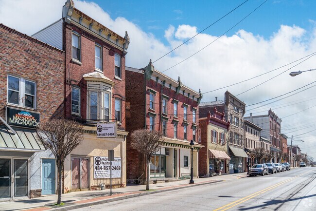Spring City's Main Street features many local businesses including several restaurants.