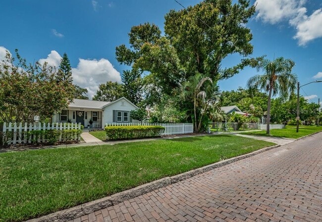 Building Photo - 1037 18th Ave N