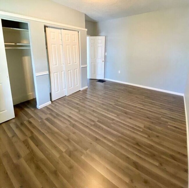 Foto del edificio - 953 N Oakland Ave