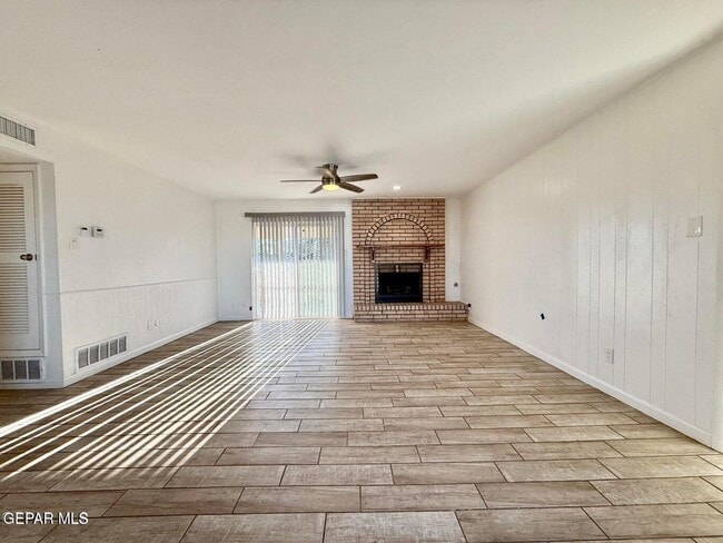 Foto del edificio - 10833 Cardigan Dr