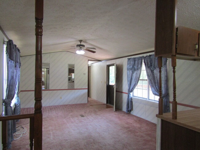 Foto del edificio - 916 Browns Ridge Rd