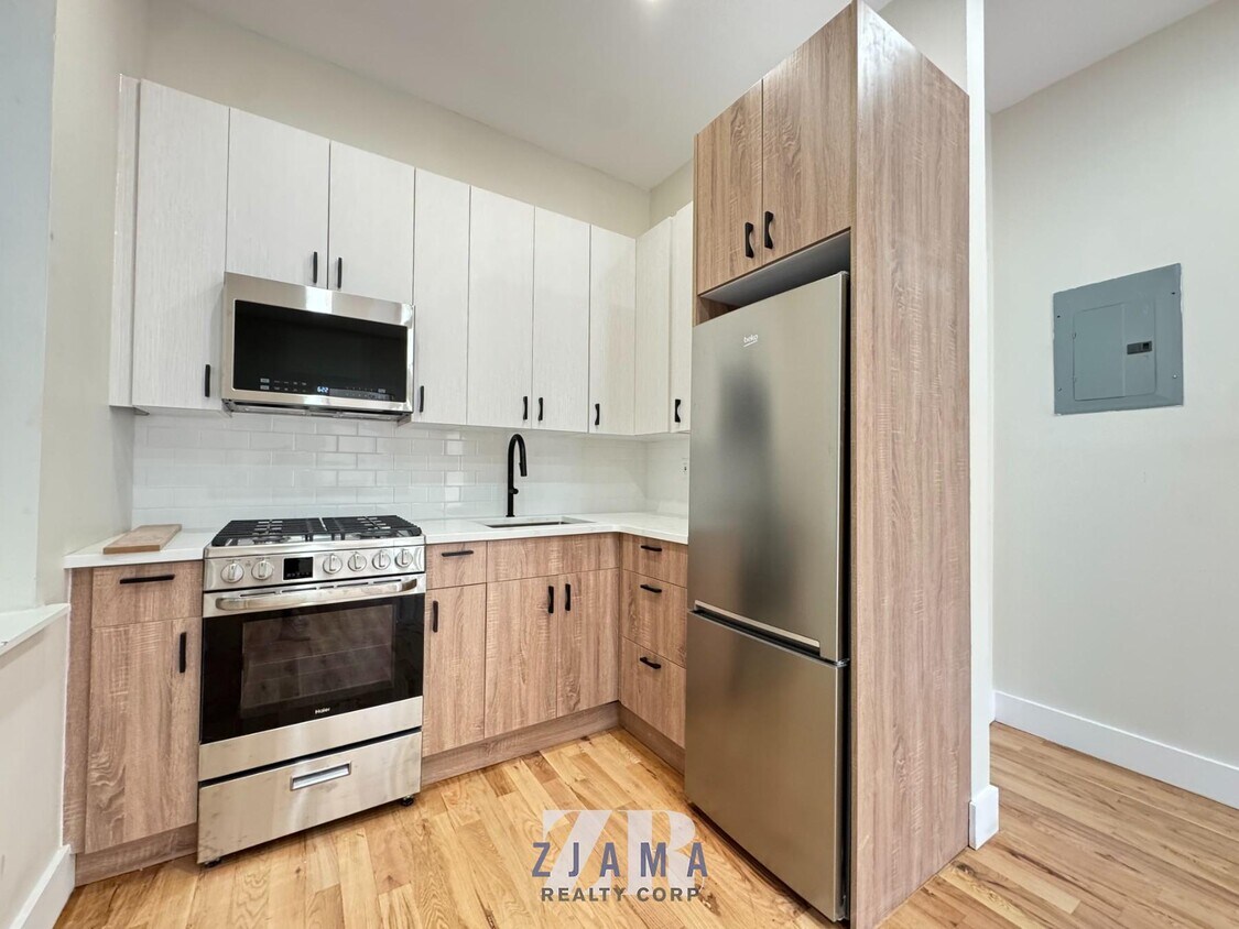 Foto principal - 735 Rogers Ave