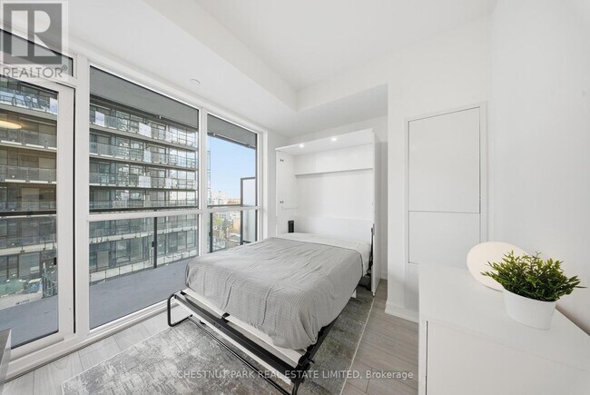 Photo du bâtiment - 110 Broadway Ave