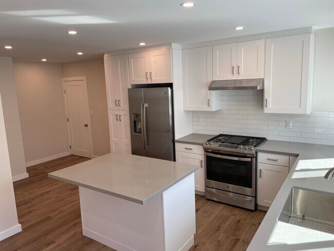 Building Photo - Completely Remodeled Home in San Carlos wi...