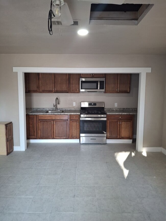 Building Photo - NEWLY RENOVATED 1BD 1BTH!! ALL UTILITIES INCLUDED! APPLY NOW!!