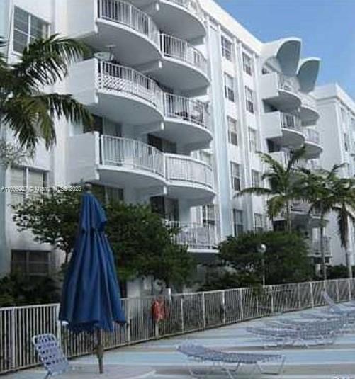Foto del edificio - 488 NW 165th St