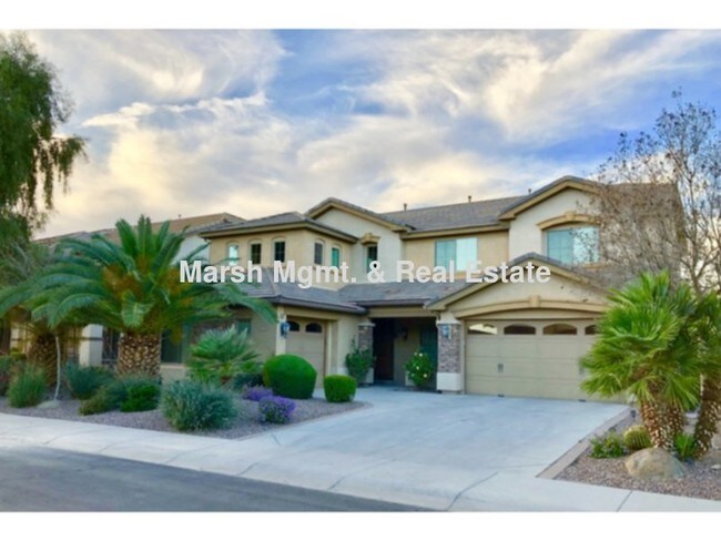 Foto del edificio - Beautiful 2-story 5 bedroom home with fenc...