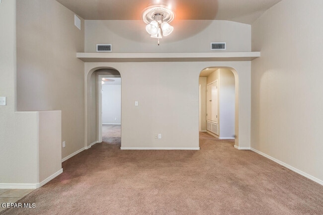 Foto del edificio - 7048 Copper Town Dr