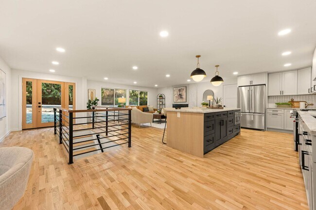 Foto del edificio - Luxury Executive Woodinville Retreat | Fully Renovated | Sauna | 1.84 Acres | Minutes to Microsof...